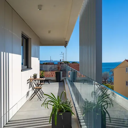 Apartment Hektor With Sea View Terrace And Garage
