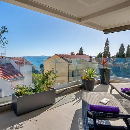 Hektor With Sea View Terrace And Garage Apartment