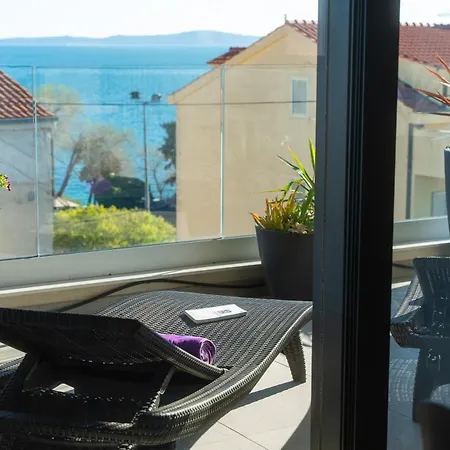 Hektor With Sea View Terrace And Garage Сплит
