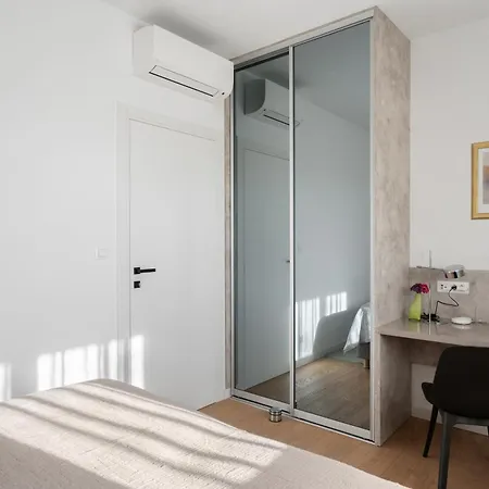 Hektor With Sea View Terrace And Garage Апартаменты Сплит