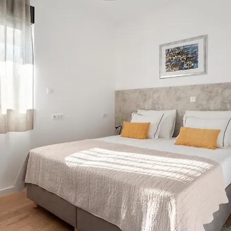 Hektor With Sea View Terrace And Garage Apartment *